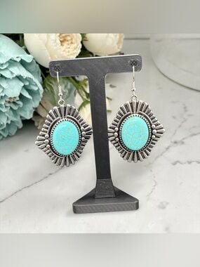 🩶Faux Turquoise Oval Stone Silver-Tone Drop Earrings/NWOT🩶